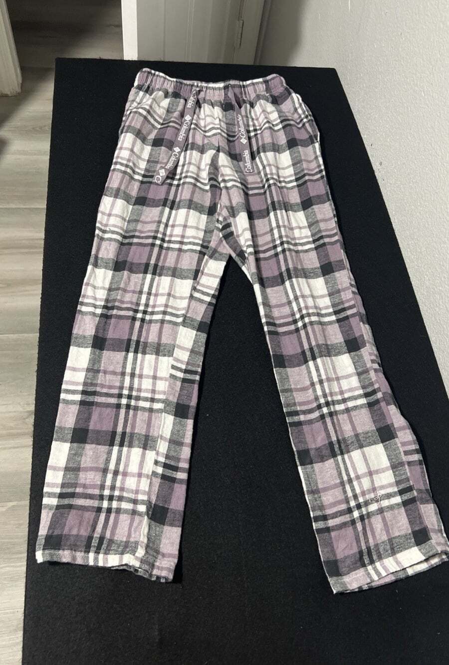 Columbia Woman’s Plaid Purple & Black Fleece Pajama Pants Size XS Pockets
